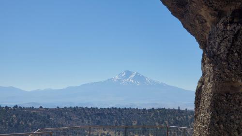 View of Mt Shasta mid-day